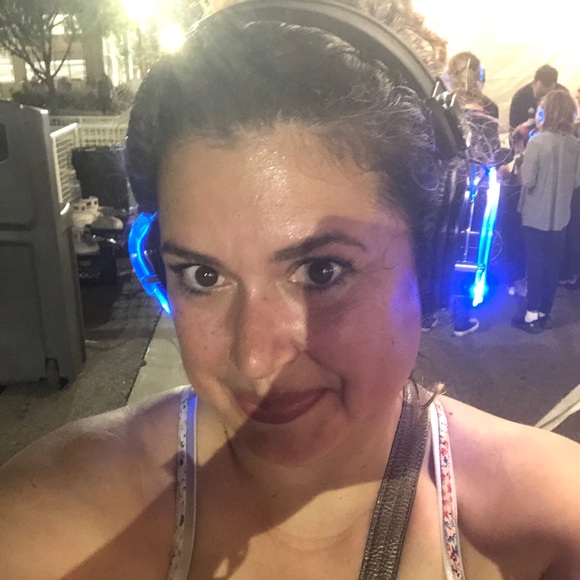 Meet your Posher, Lorena - Picture 2 of 16